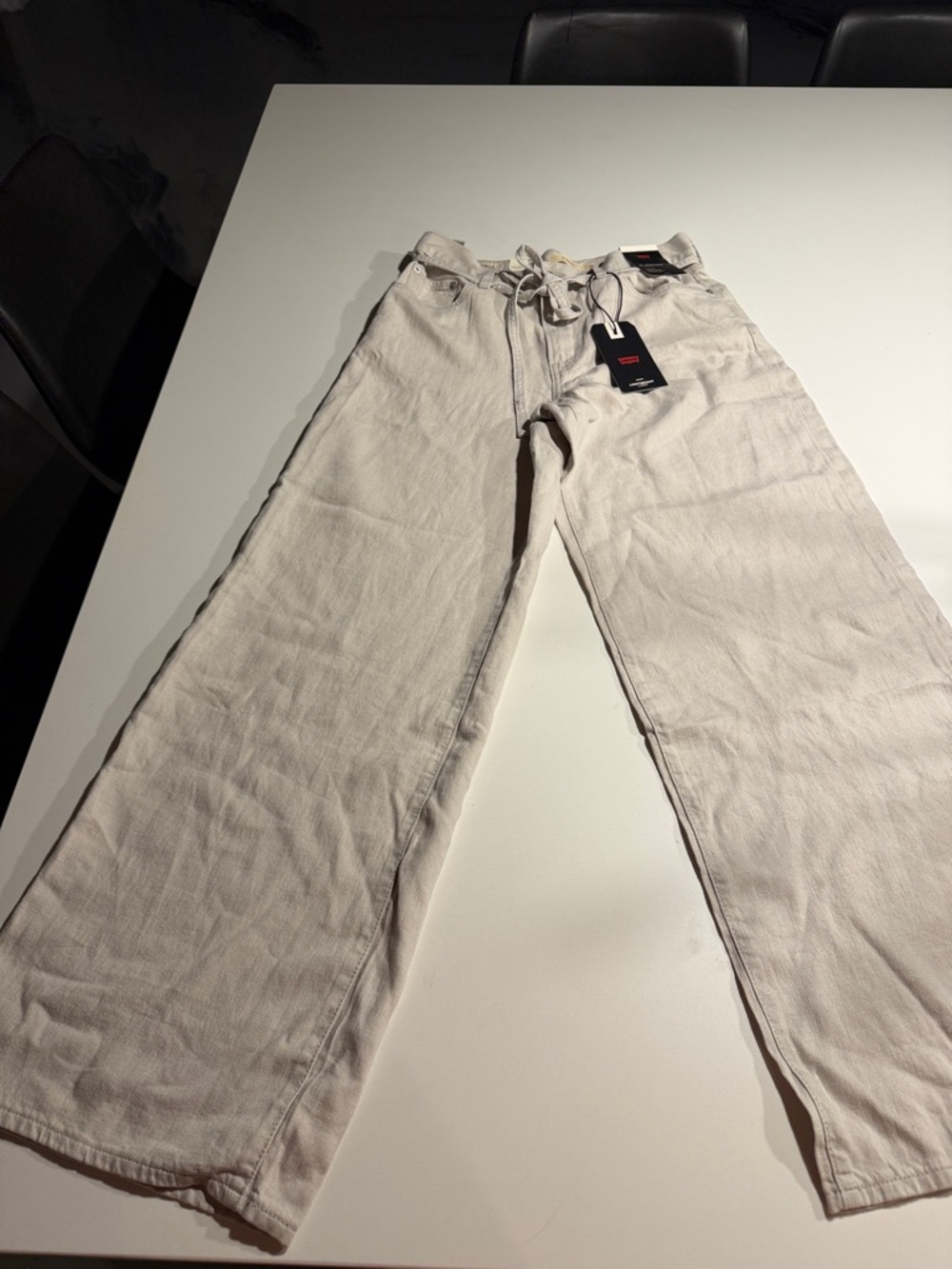 Levi's Women's Straight Leg Jeans in Light Cream